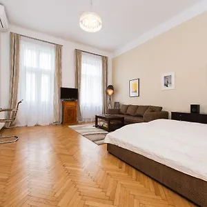 rosa-linde-comfort-bb.vienna-besthotels.com/