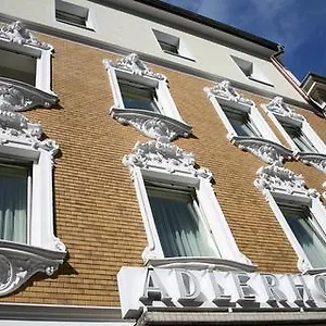 2* Alojamento de Acomodação e Pequeno-almoço Adlerhof